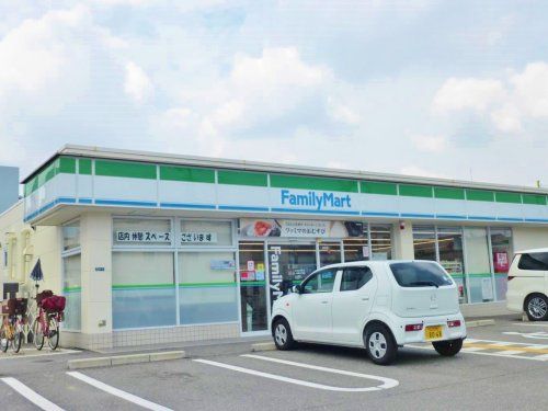 ファミリーマート一津屋三丁目店の画像