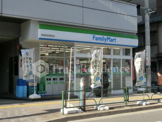 ファミリーマート新御徒町駅前店の画像