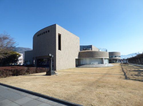 甲府市立図書館の画像