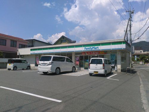 ファミリーマート 甲府千塚店の画像