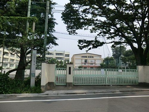 世田谷区立梅丘中学校の画像