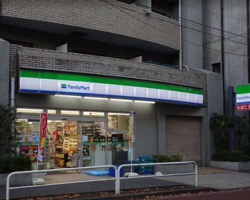 ファミリーマート 板橋駅桜通り店の画像