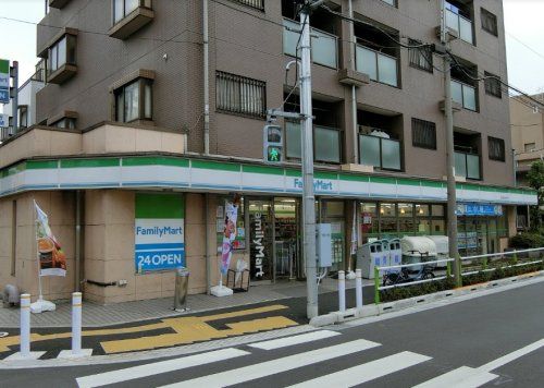 ファミリーマート 志村駅前通り店の画像
