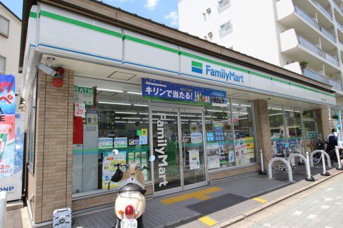 ファミリーマート佛教大学前店の画像