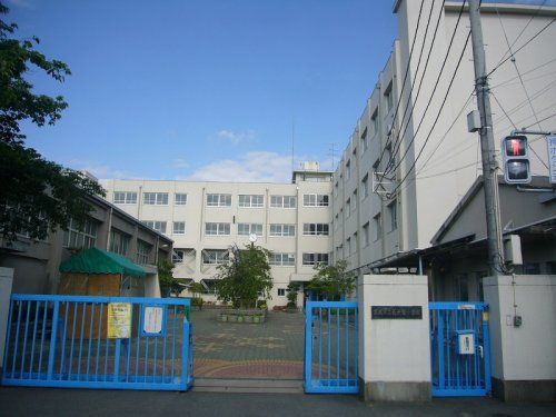 西大冠小学校の画像