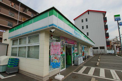 ファミリーマート東大阪西堤店の画像