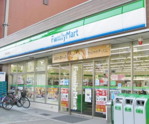 ファミリーマート 南堀江四丁目店の画像