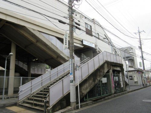  京急逗子線「六浦」駅　東口の画像