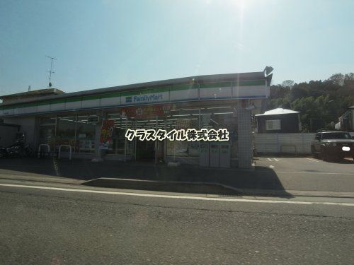 ファミリーマート愛川六倉店の画像