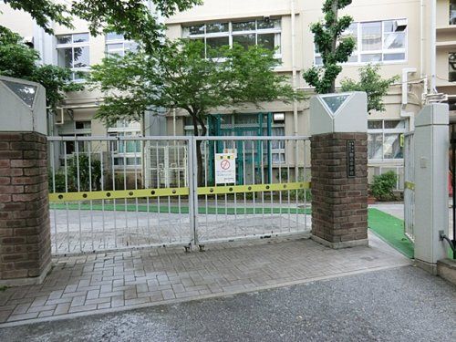 豊島区立駒込中学校の画像