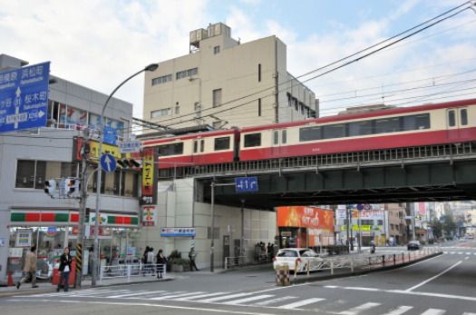 黄金町駅の画像