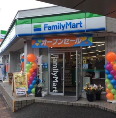 ファミリーマート玉川上水駅西店の画像