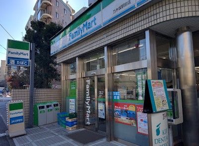 ファミリーマート乃木坂駅前店の画像
