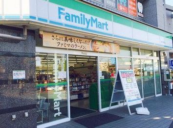 ファミリーマート 秋川駅前店の画像