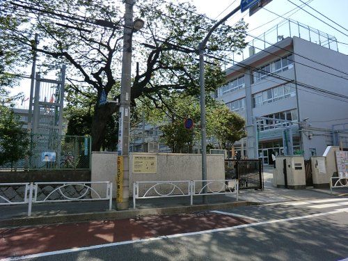 目黒区立東根小学校の画像