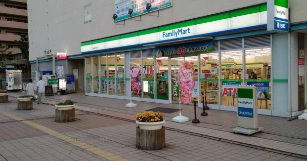 ファミリーマート阪神尼崎駅北店の画像