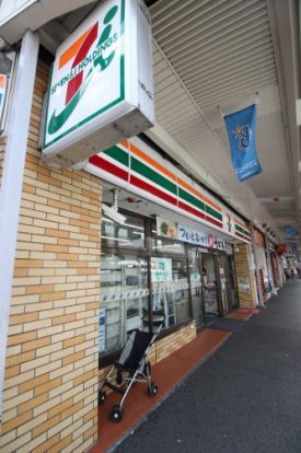 セブン-イレブン横須賀追浜駅前店の画像
