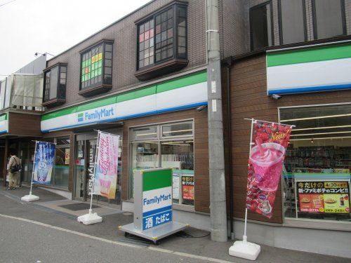 ファミリーマート石切駅前店の画像