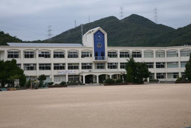 三田市立藍小学校の画像