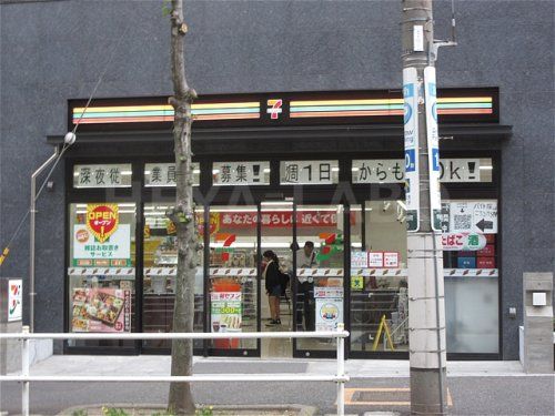 セブン-イレブン新宿早稲田高校前店の画像