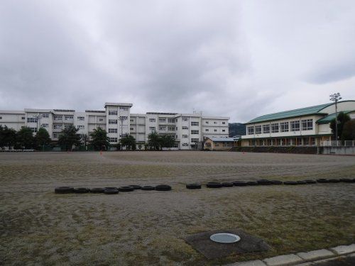富士川町立増穂中学校の画像