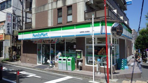 ファミリーマート佐野寅二安浦店の画像