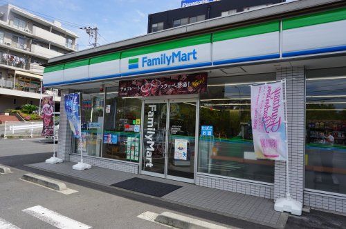ファミリーマート横浜狩場町店の画像