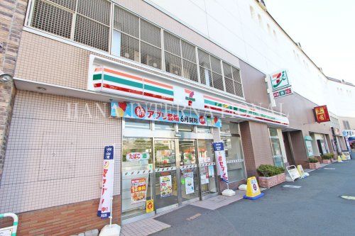 セブンイレブン 狛江駅前店の画像