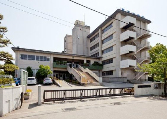 越谷市立新栄中学校の画像