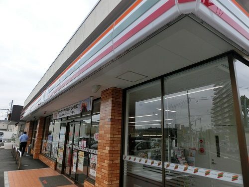 セブン-イレブン 吉川駅北口店の画像