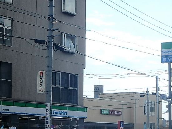 ファミリーマート戸田駅西口店の画像