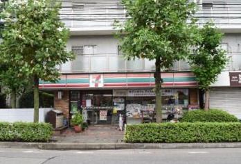 セブンイレブン 川崎生田東店の画像