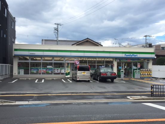 ファミリーマート俊徳道駅西店の画像