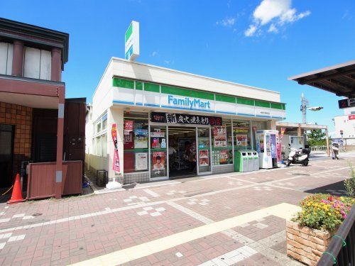 ファミリーマート　栂美木多駅前店の画像