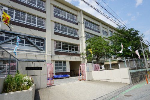 福岡市立西花畑小学校の画像