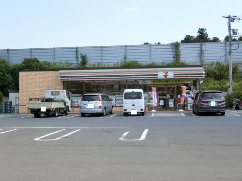 セブンイレブン鶴ヶ島上広谷店の画像