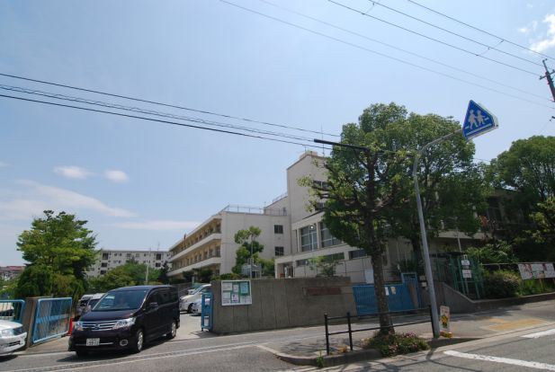 箕面市立 豊川南小学校の画像