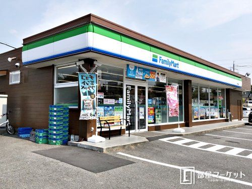 ファミリーマート 大平駒場店の画像