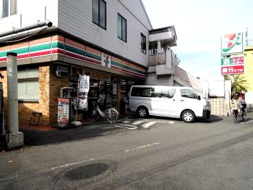 セブンイレブン 川崎出来野店の画像