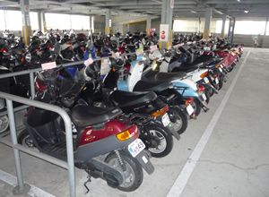 神戸市立西神南駅前自転車の画像