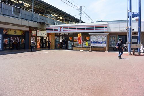 セブン-イレブン ハートインJR明石駅改札口店の画像