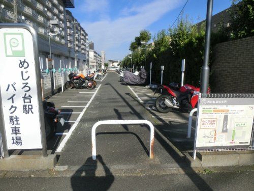 めじろ台駅　バイク置き場の画像