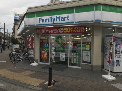 ファミリーマート富士見台駅前店の画像