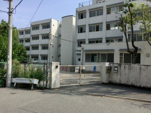 豊中市立東泉丘小学校の画像