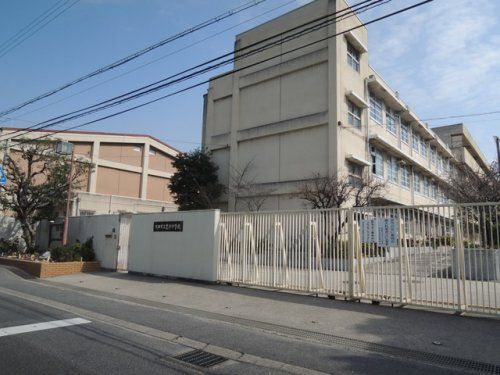 吹田市立豊津中学校の画像