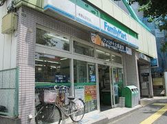 ファミリーマート本駒込駅前店の画像