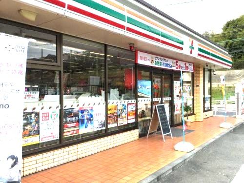 セブンイレブン 横浜片吹店の画像