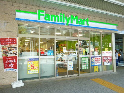 ファミリーマート 中野駅南口本通り店の画像