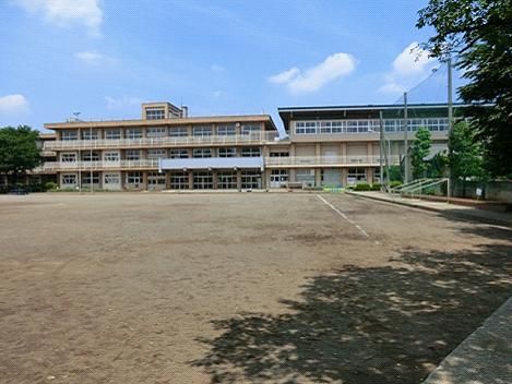 三芳町立三芳小学校の画像