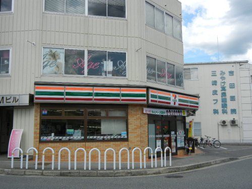 セブンイレブン 神戸田尾寺駅前店の画像